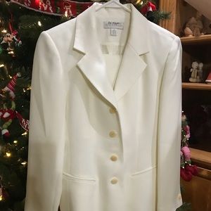 Petite sophisticate ivory pantsuit size: 8
